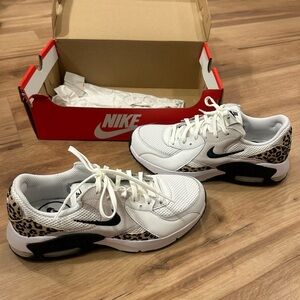 Nike air max excee- brand new never worn!